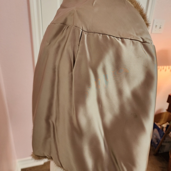 Elegant Blonde Mink Fur Stole - Picture 10 of 13